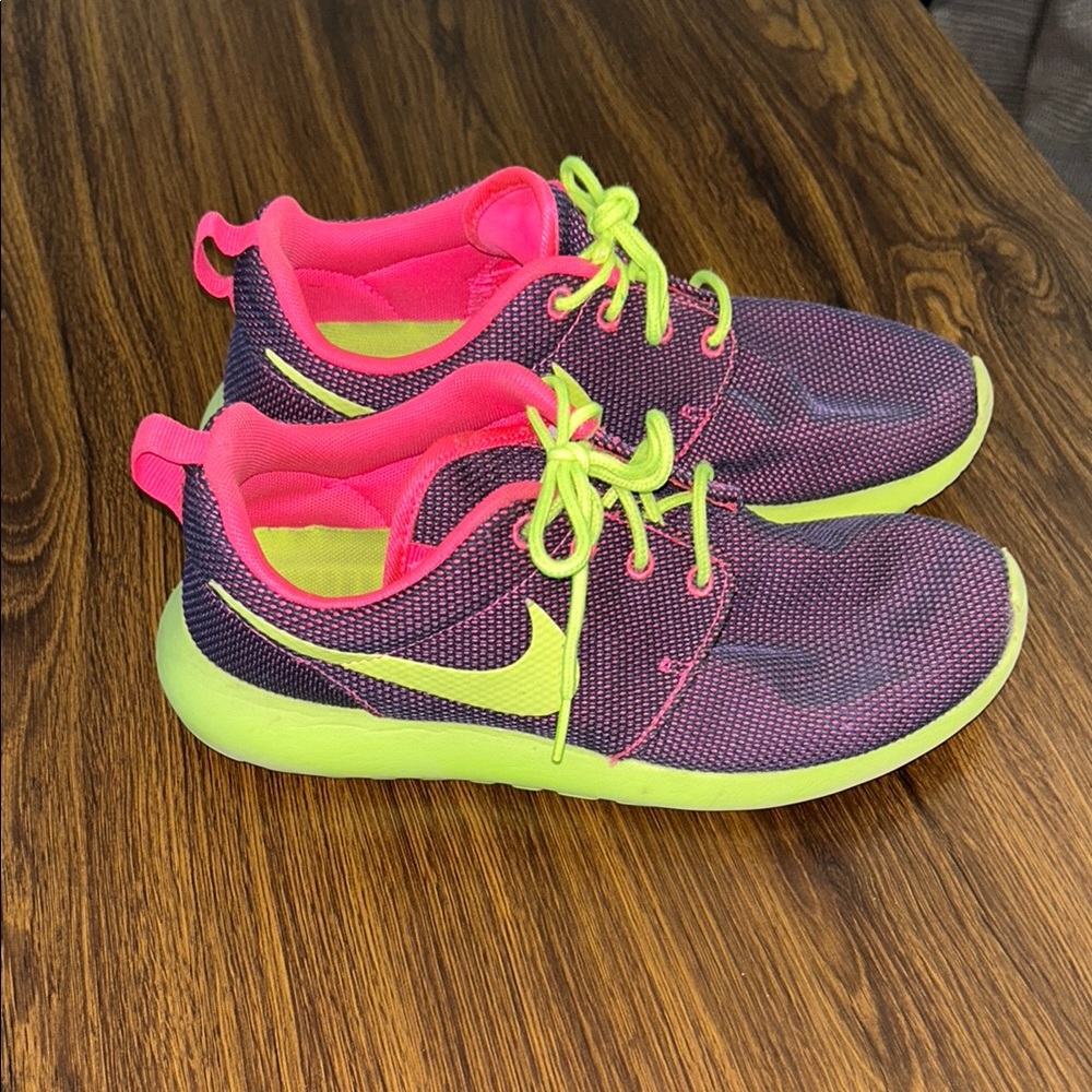 Nike Roshe Run Shoes Size 7